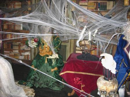 http://epprincess.wb4.de/bilder/geisterschlosswohnzimmer.jpg